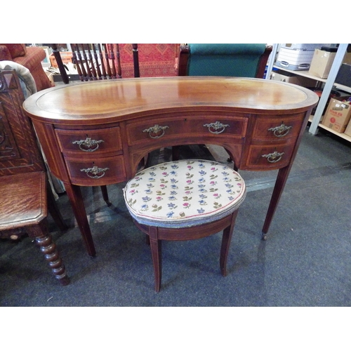 1152 - A mahogany veneer kidney shaped dressing table and stool, some fading to top