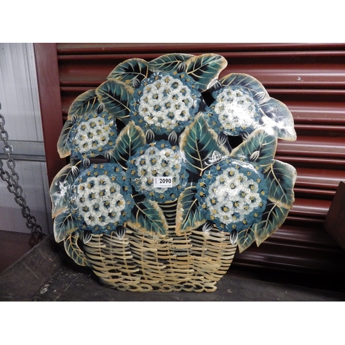 2118 - A painted tin wall hanging of hydrangeas