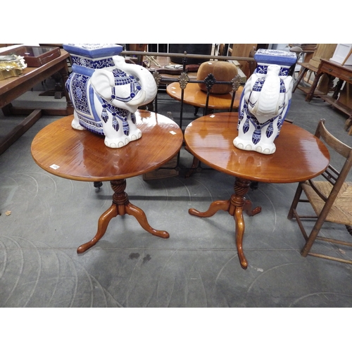 2252 - A pair of reproduction Georgian wine tables, the circular top over a turned and spiral carved colum ... 