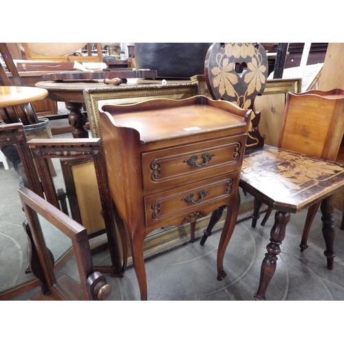 2255 - A pair of French pot cupboards