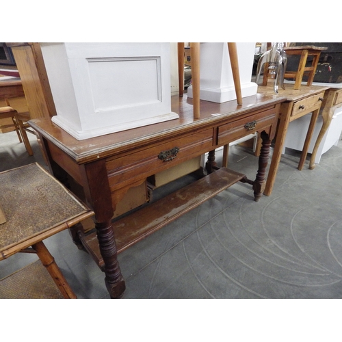 2261 - An Edwardian walnut two drawer side table/washstand