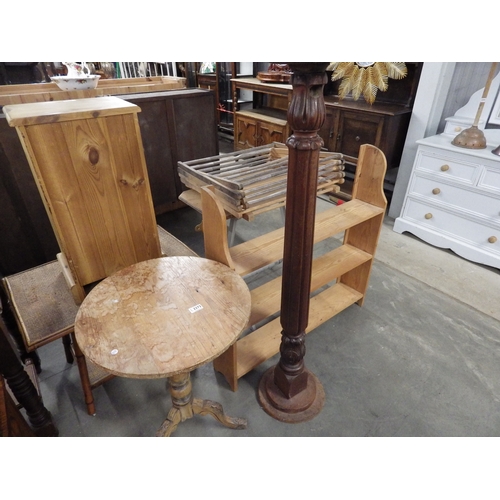 2272 - A large jardiniere stand, a pine bookcase and a table (3)