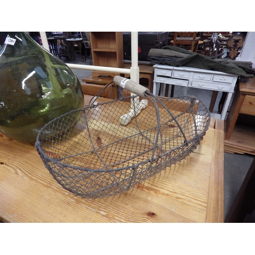 2280 - A french wire basket