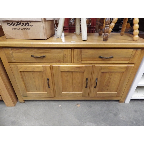 2383 - A modern oak sideboard