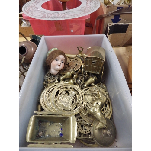 2406 - A box of brass ware