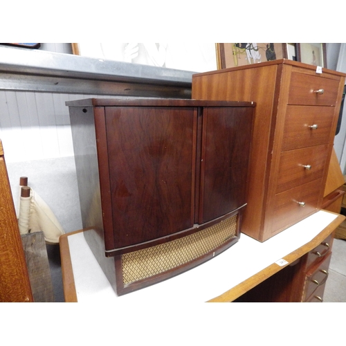 2410 - A vintage walnut cased Dynatron TV