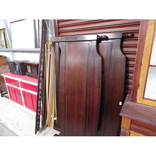 2431 - A mahogany double bed frame