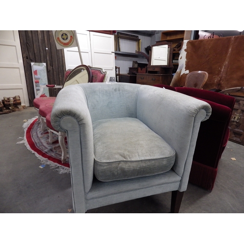 2481 - A tub chair