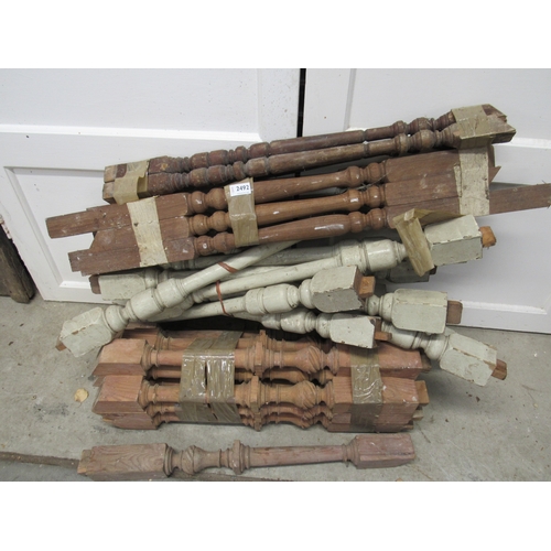 2492 - A bundle of various Victorian pine spindles   (E) £10-20