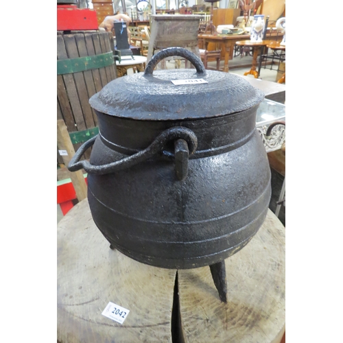 2041 - A Cast iron cooking pot on raised legs