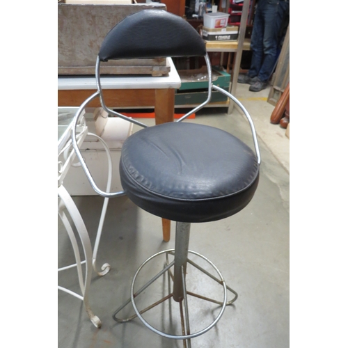 2049 - A pair of steel bar stools for re-upholstery   (E) £20-30