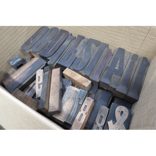 2060 - A box of wooden printing type setters letters