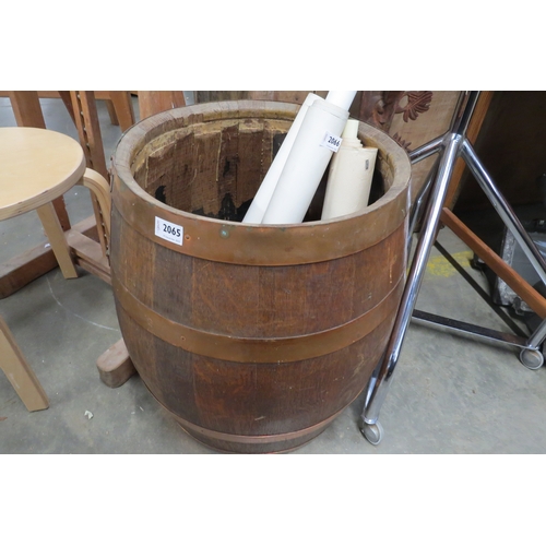 2065 - An oak copper bound barrel