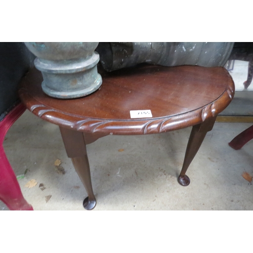 2105 - A circular mahogany coffee table on bun feet   (R) £10