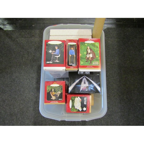 1456 - Six Star Trek collectors plates with certificates boxed, five keepsake ornaments of Star Trek figure... 