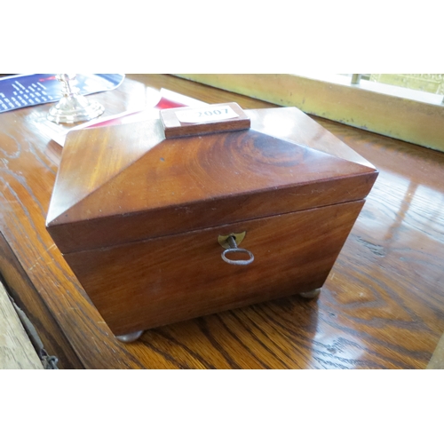 2007 - A small Georgian mahogany twin compartment tea caddy with key