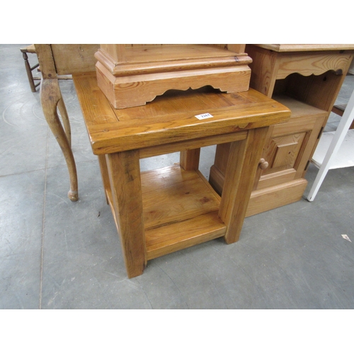 2267 - An oak two tier coffee table   (R) £10