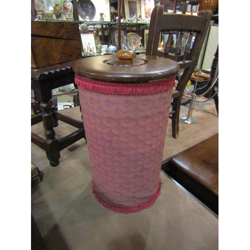 4229 - A mahogany circular lidded waste paper bin, 50cm tall           (R) £25