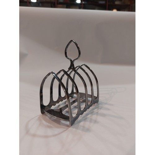 4349 - A silver four slice toast rack, Sheffield 1917 maker Z.Barraclough & Son. Approx. 80g