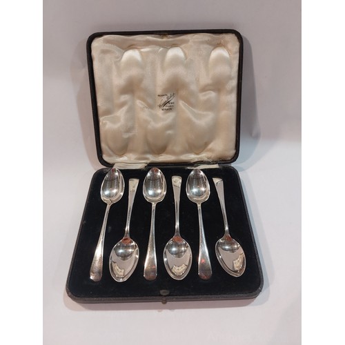 4350 - A cased set of six silver teaspoons, Sheffield 1960, Cooper Brothers & Sons Ltd. Approx. 50g        ... 