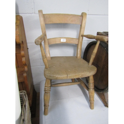 2237 - A Victorian elm seated child's chair