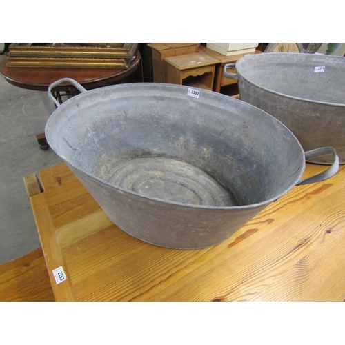 2252 - A galvanised twin handled tub     (R)£30