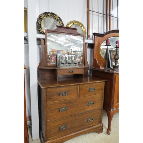 2082 - An Edwardian mahogany dressing chest