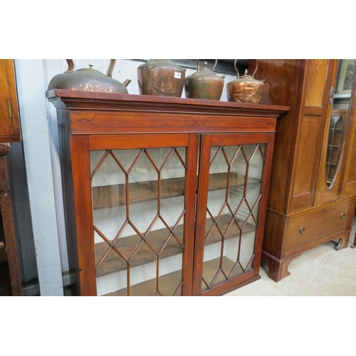 2097 - A Georgian mahogany and glazed cabinet with shelved interior