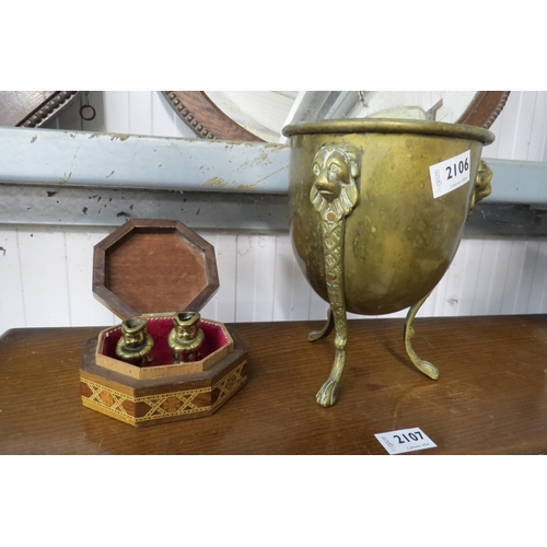 2106 - A pair of miniature brass Toby jugs in an inlaid box with a brass Jardiniere stand on lion paw feet