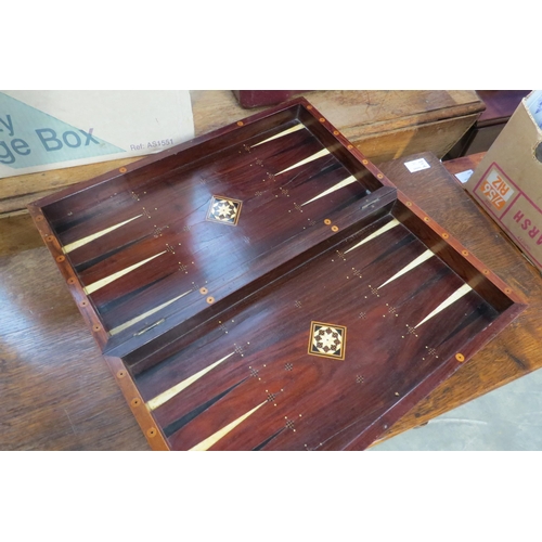 2122 - A 19th Century folding games box