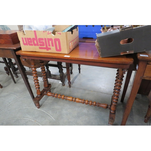 2125 - A Victorian walnut side table, strung inlay, bobbin supports