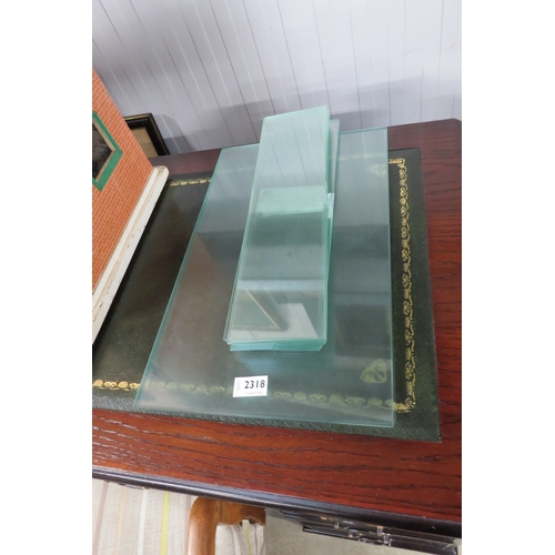 2318 - Ten glass shelves 11cm x 43cm and five glass shelves 29cm x 48cm     (E) £8-12