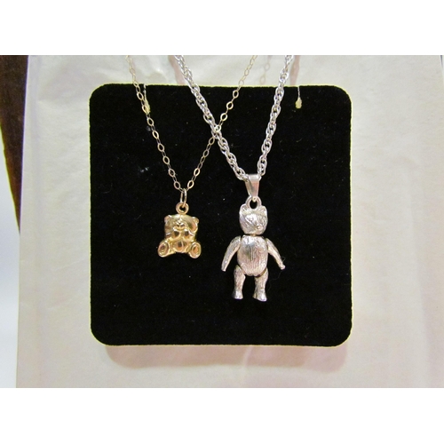 4418A - An articulated bear pendant hung on chain and a 9ct gold necklace with bear pendant