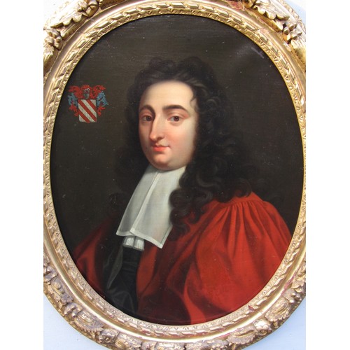 6005 - French school late 17th/early 18th Century oil on canvas, portrait of a gentleman. Heraldic coat of ... 