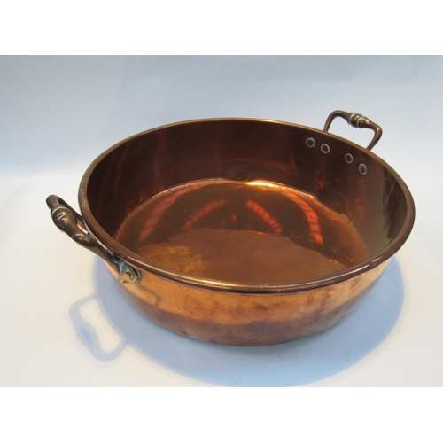 1019 - A copper twin handled circular pan, 40cm diameter