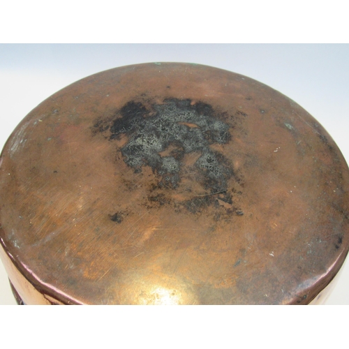 1019 - A copper twin handled circular pan, 40cm diameter