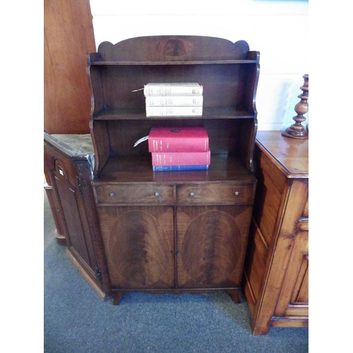 1118 - A Georgian line inlaid flame mahogany and crossbanded waterfall bookshelf/cabinet, the three tier sh... 