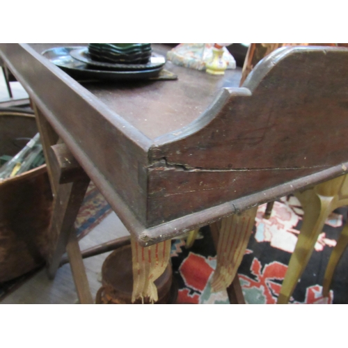 1121 - A Georgian mahogany butler's tray with collapsible stand. The stand needs new canvas strapping, 82cm... 