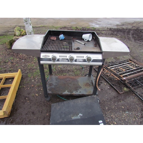 3246 - A gas BBQ, a/f