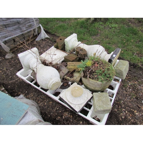 3265 - A pallet of mixed including a composition planter, two ballestrades a/f, bricks, etc        (E) £10-... 