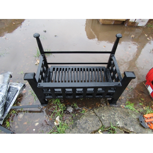 3224 - An unused cast fire basket        (E) £10-20