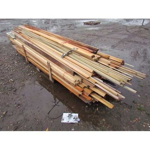 3242 - A pallet of mixed architrave etc