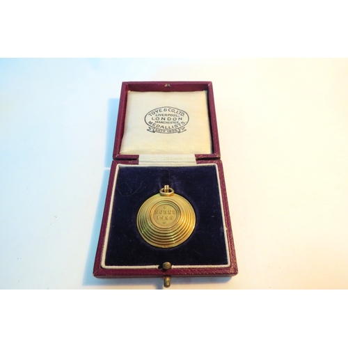 1272 - A 9ct gold medallion 