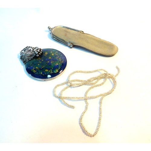 1274 - An enamel sterling silver handbag/pendant mirror, string of seed pearls (no clasp) and a suede pouch... 