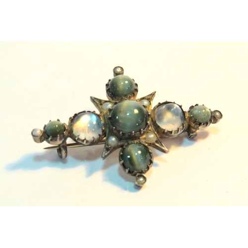 1291 - A moonstone and catseye brooch