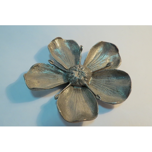 1323 - A vintage Gucci ashtray of flower form, metal with removable petals, stamped Gucci Italy to undersid... 