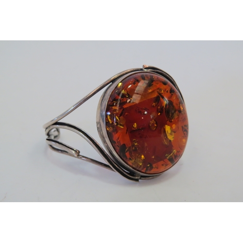 1240 - A silver cuff with large amber type stone