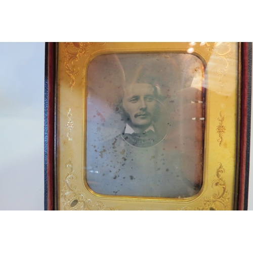 1356 - A daguerreotype depicting a young gent, in fitted case, label verso   (C)