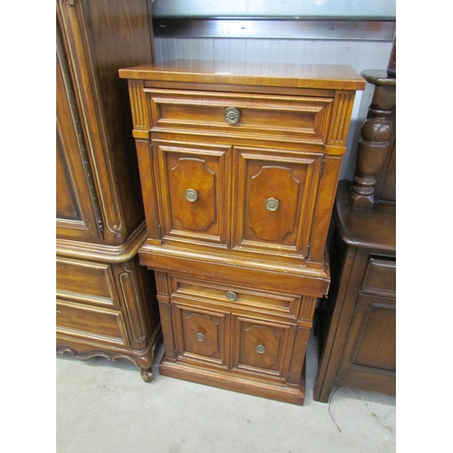 2170 - A pair of walnut bedside cupboards