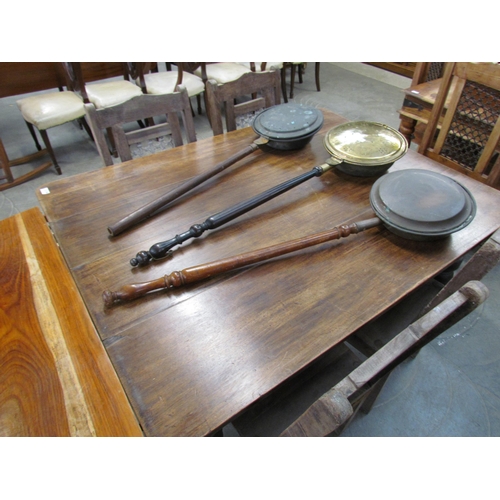 2179 - A Victorian mahogany dining table 107 x 140cm           (R) £40